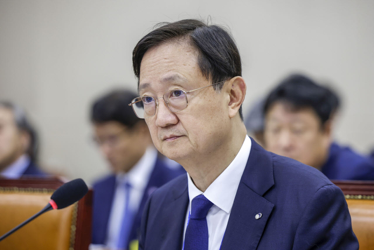 정병혁 기자 = 이찬진 금융감독원장이 19일 서울 여의도 국회에서 열린 정무위원회의 금융감독원 등에 대한 국정감사에서 질문에 듣고 있다. (사진=뉴시스)