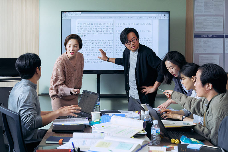 영화 '수능, 출제의 비밀' 스틸(사진=바이포엠스튜디오)