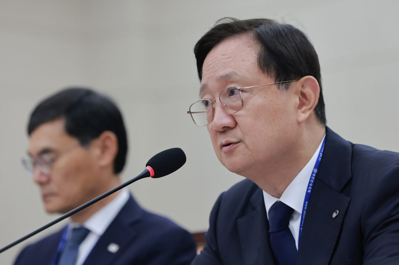 이찬진 금융감독원장이 19일 국회 정무위원회의 금융감독원 국정감사에서 답변하고 있다.(사진=연합뉴스)