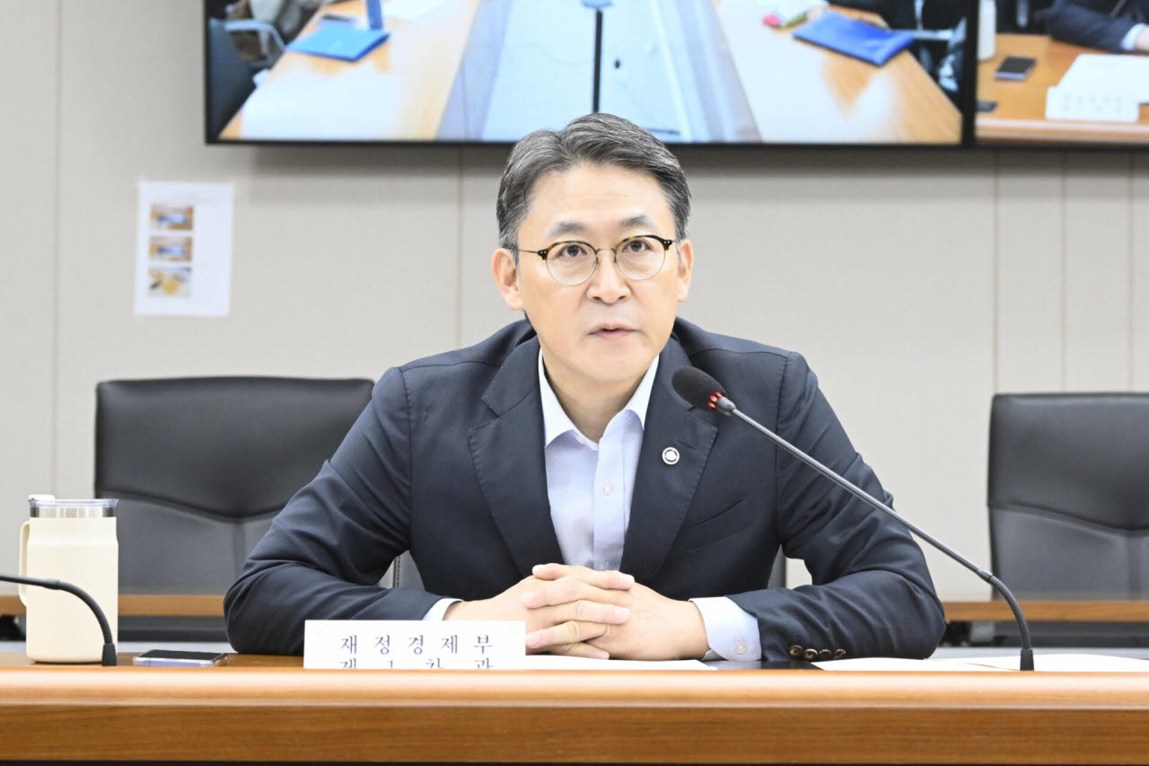 권대영 재정경제부 차관이 8일 세종시 정부세종청사에서 2026년 제10차 일자리 전담반(TF)을 주재하고 있다. (사진=재경부 제공)