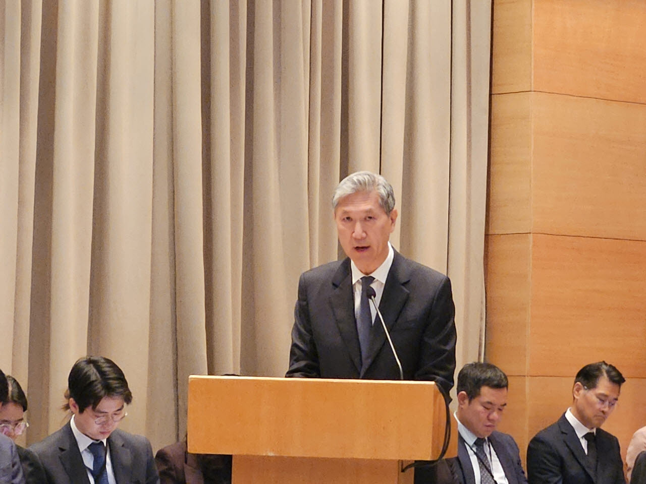 노재헌 주중한국대사가 20일 오전 중국 베이징 주중한국대사관에서 열린 국정감사에 참석해 업무보고하고 있다. (사진=이데일리 이명철 특파원)