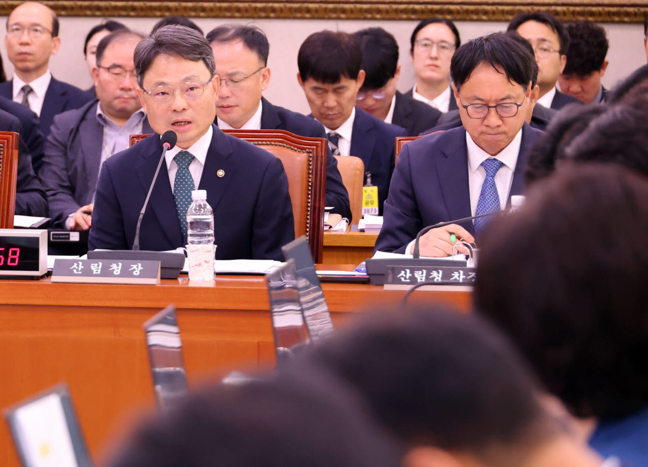 박은식 산림청장이 20일 국회에서 열린 농림축산식품해양수산위원회 국정감사에서 위원 질문에 답하고 있다. (사진=연합뉴스)