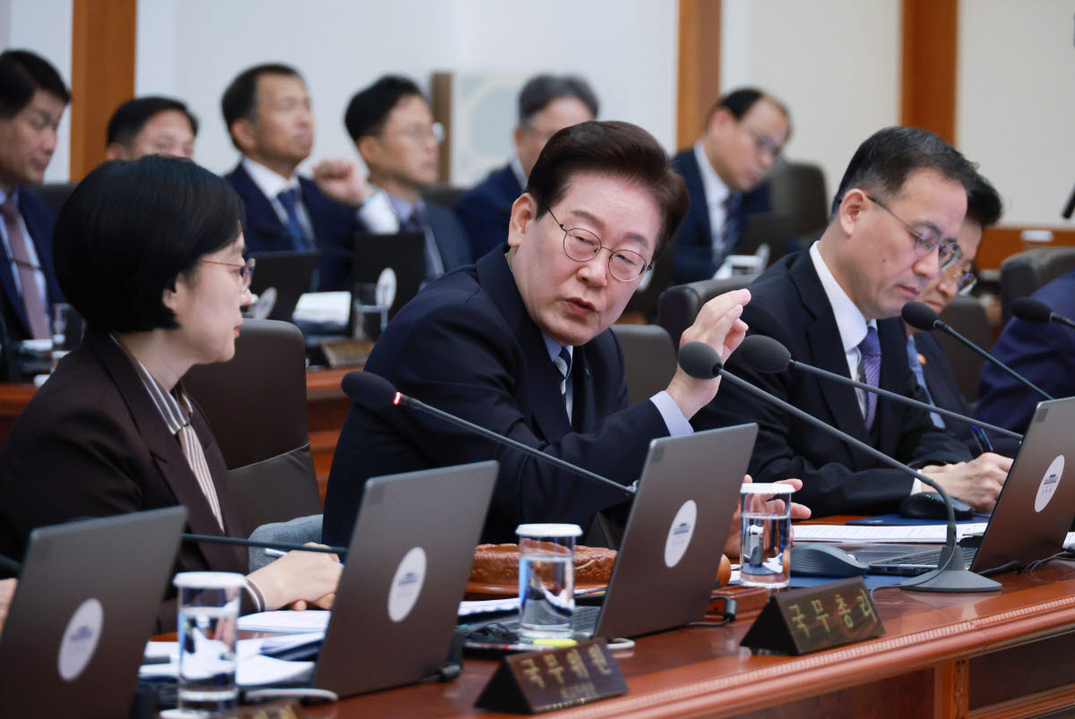 이재명 대통령이 13일 청와대에서 열린 국무회의에서 발언하고 있다. (사진=연합뉴스)