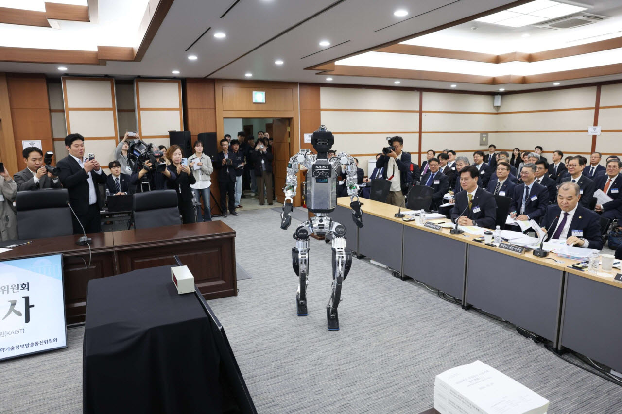 국감 현장에서 공개된 휴머노이드.(사진=KAIST)