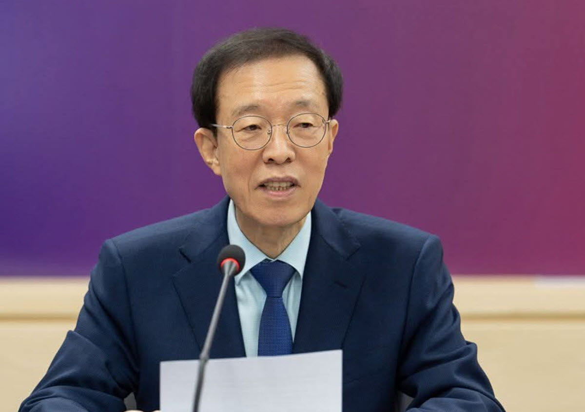 이석연 국민통합위원회 위원장이 지난달 9일 서울 종로구 정부서울청사에서 열린 비공개 이임식에서 이임사를 하고 있다.(사진=이 위원장 페이스북)