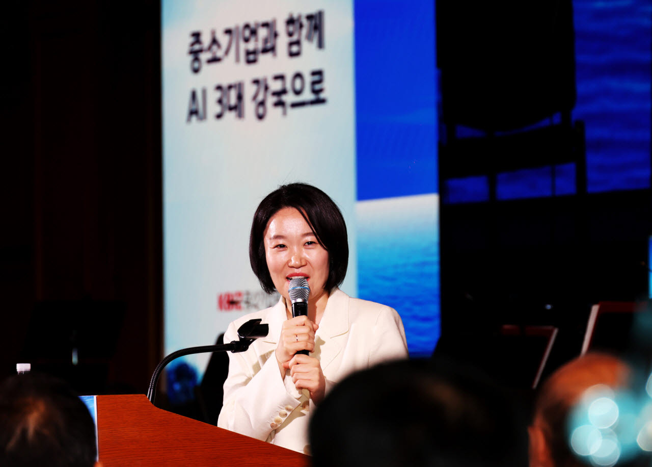 이소영 중소벤처기업부 장관이 20일 제주 롯데호텔에서 열린 '2026 중소기업 리더스포럼' 만찬에서 축사하고 있다. (사진=중기중앙회)