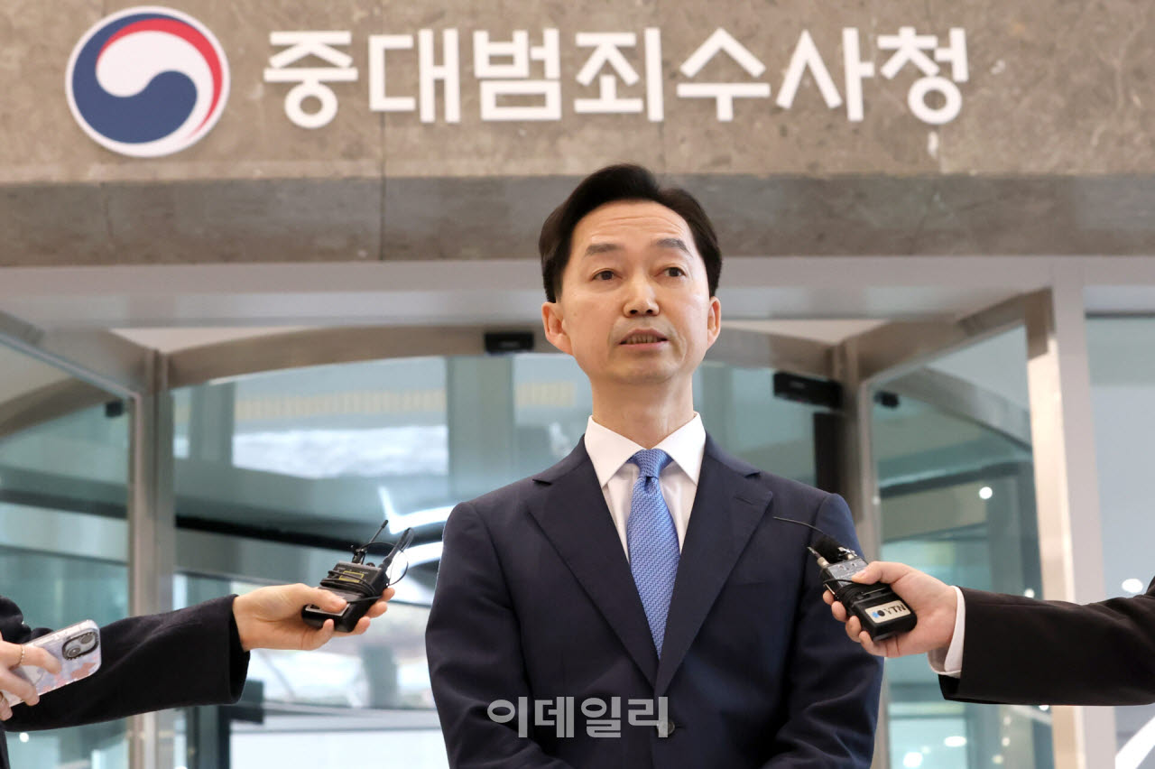 김지용 초대 중대범죄수사청장이 지난 19일 서울 중구 중수청으로 출근하며 도어스테핑을 하고 있다. (사진=이데일리 방인권 기자)