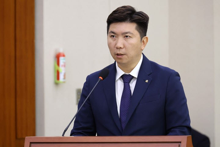 유승민 대한체육회장이 21일 국회 문화체육관광위원회에서 열린 대한체육회 등에 대한 국정감사에 업무 보고하고 있다. 사진=연합뉴스