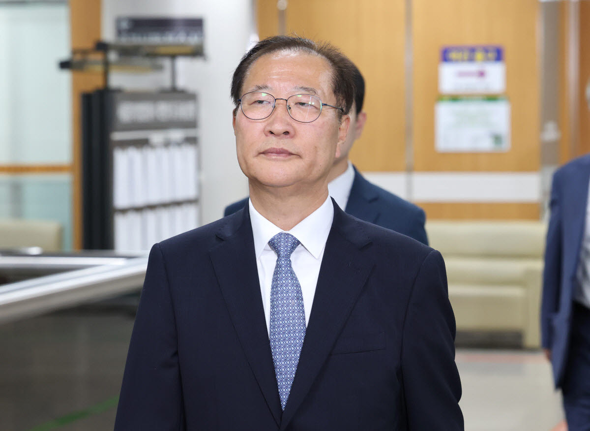 12·3 비상계엄에 가담하고 김건희 여사의 수사 청탁을 들어준 혐의로 기소된 박성재 전 법무부 장관이 지난 7월 22일 서울 서초구 서울중앙지법에서 열린 1심 선고 공판에 출석하고 있다. (사진=연합뉴스)