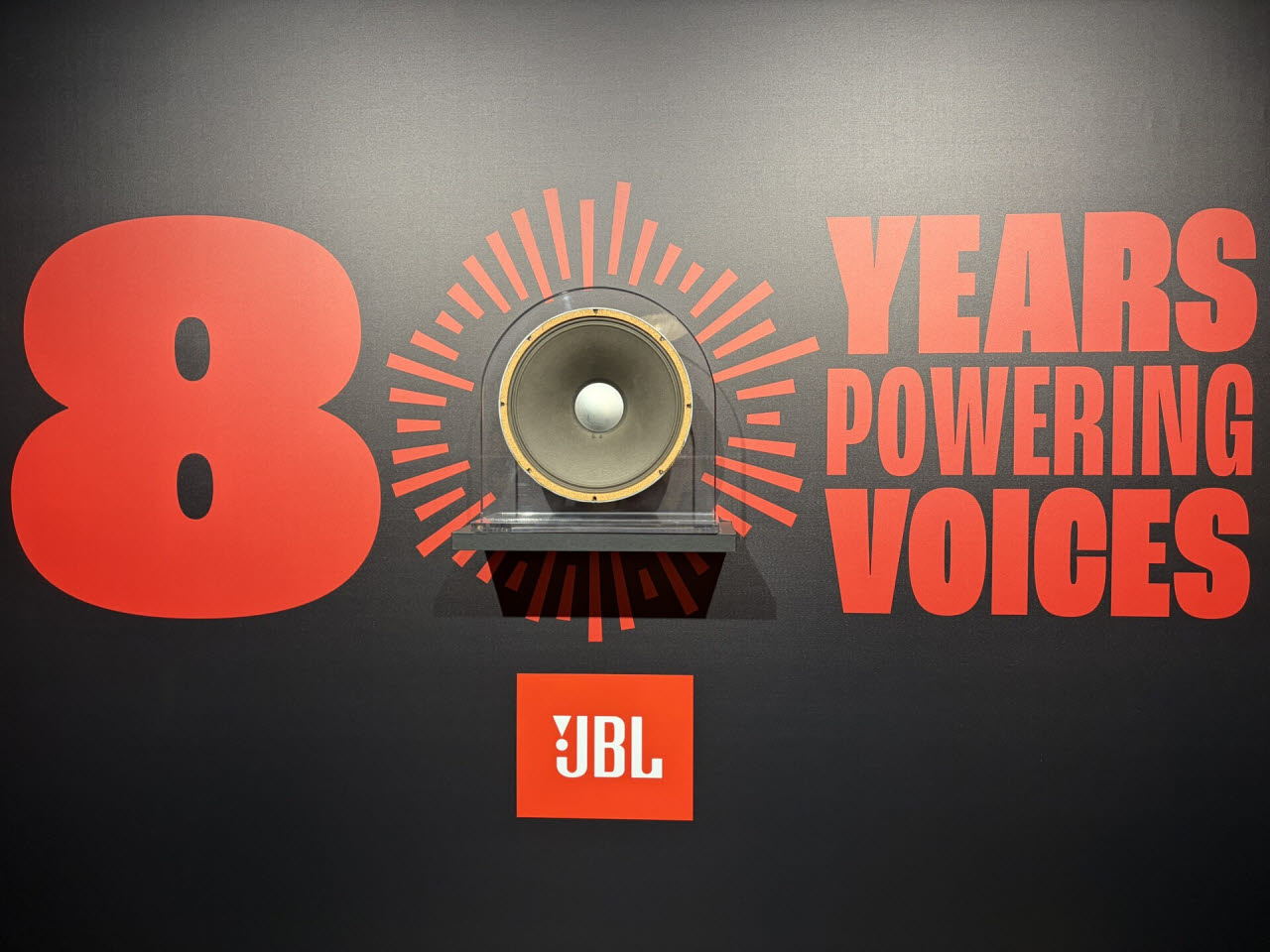 서울 삼성동 프로젝트 스페이스 라인에 위치한 JBL 80주년 및 바워스 앤 월킨스 60주년 특별 전시관에 설치된 JBL 80년 헤리티지 (사진=김소연 기자)