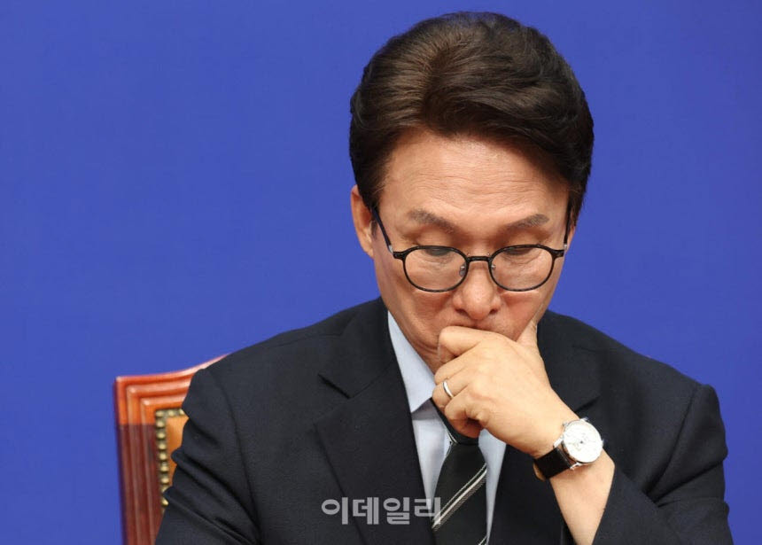 지지율 하락에 잇단 설화까지…민주당 내 자성론 확산
