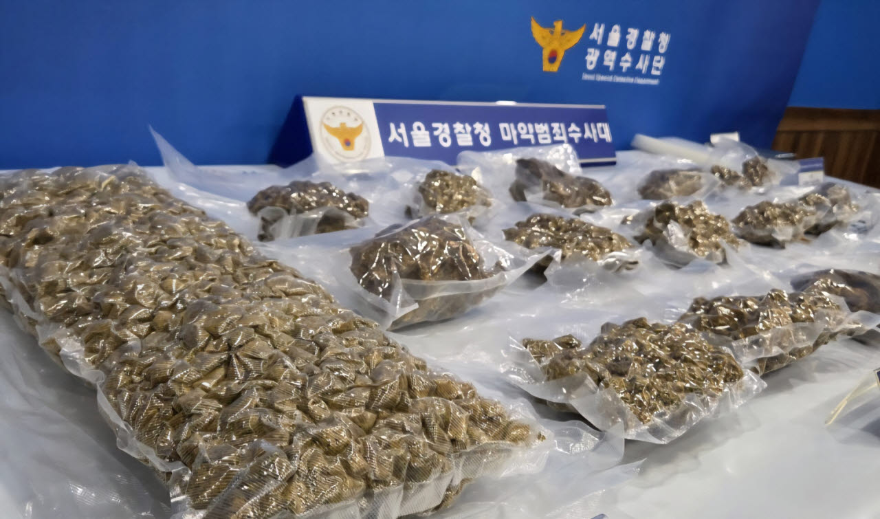 경찰이 압수한 대마(사진= 서울경찰청)