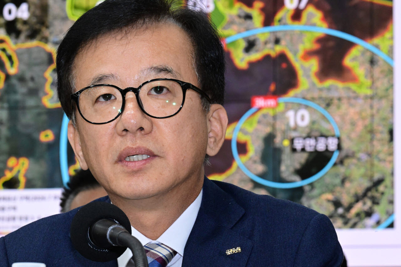 [이데일리 방인권 기자] 김원준 한국공항공사 사장이 22일 인천 영종구 인천국제공항공사에서 열린 국회 국토교통위원회의 인천국제공항공사, 한국공항공사 등에 대한 국정감사에 출석해 의원 질의에 답변하고 있다.