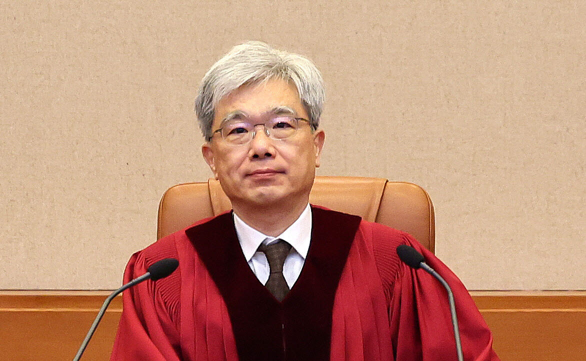 김상환 헌법재판소장이 22일 오후 서울 종로구 헌법재판소 대심판정에서 열린 10월 심판사건 선고에 참석해 자리하고 있다.(사진=뉴스1)