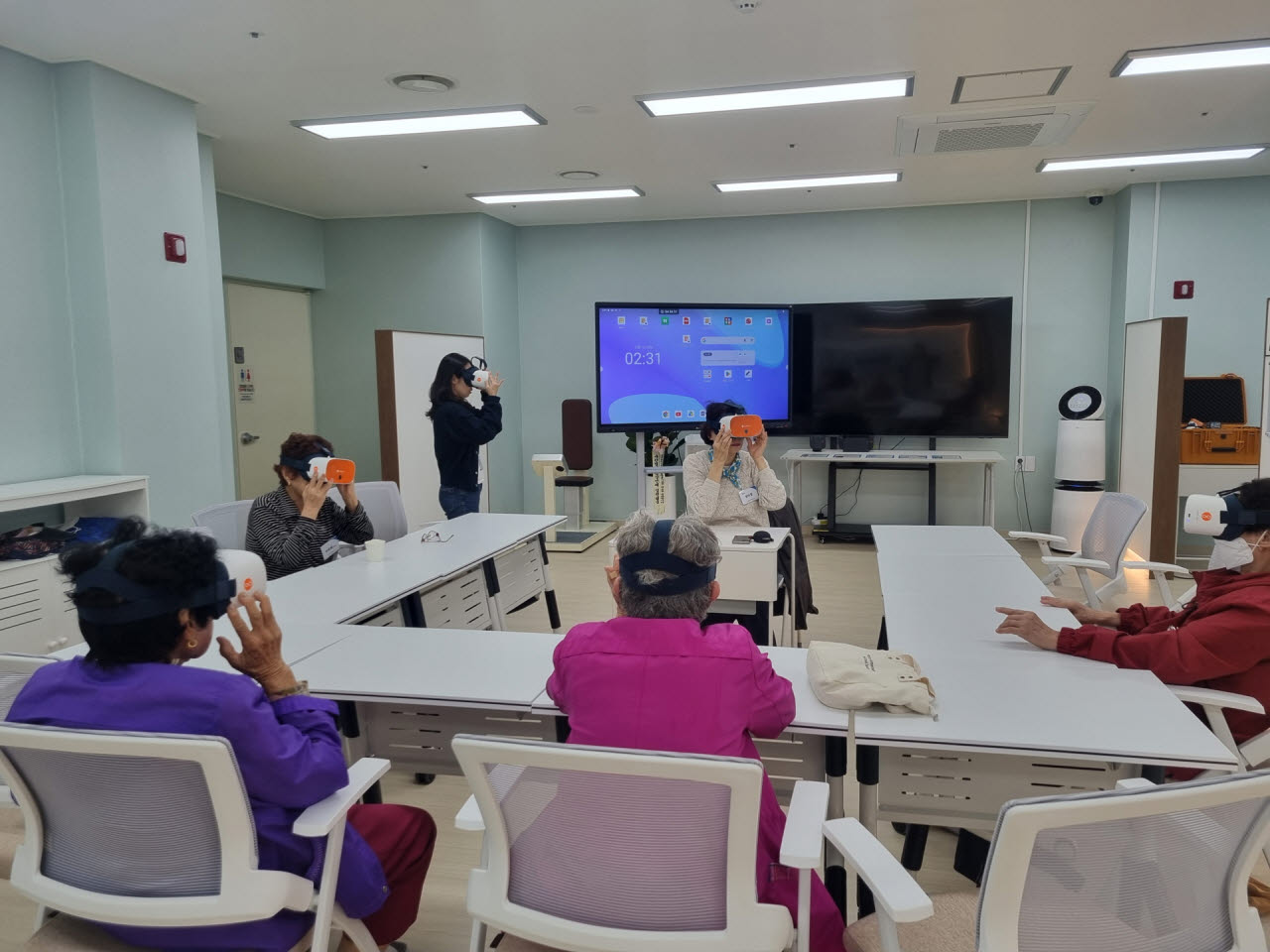 'AI로 다시, 일상잇다' 프로그램 장면.(사진=화성재가노인복지센터)