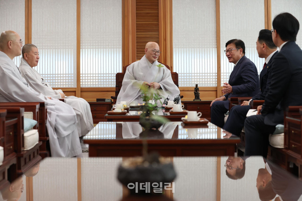 [포토]조계사에서 환담하는 정점식-진우스님