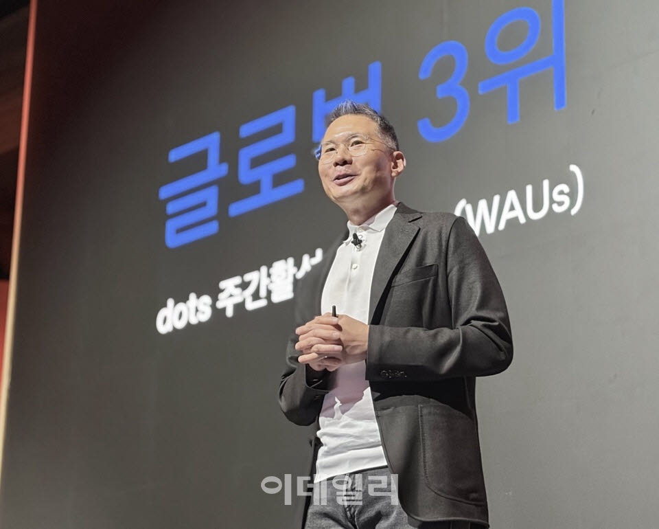 김경훈 오픈AI 코리아 총괄 대표가 22일 서울 강남구 라움 아트센터에서 열린 ‘오픈AI 데브데이 익스체인지 서울’에서 환영사를 하고 있다. (사진=신영빈 기자)
