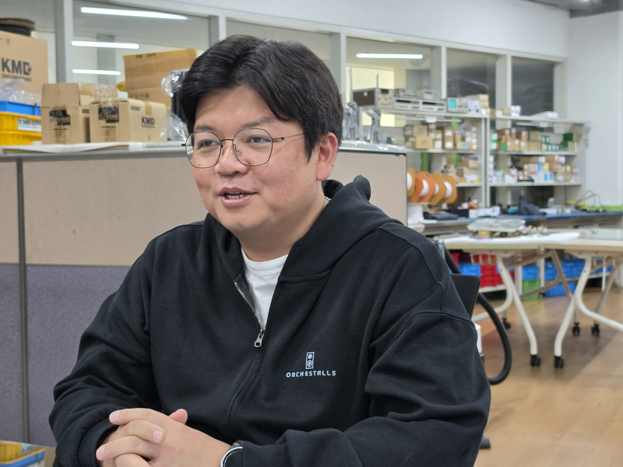 오케스톨스의 김상욱 대표가 경기 고양시의 사무실에서 이데일리와 인터뷰하고 있다. (사진=안소현 기자)