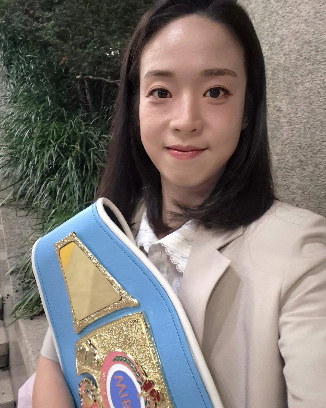 현직의사로서 여성 프로복싱 세계챔피언에 오른 서려경. 사진=서려경 SNS