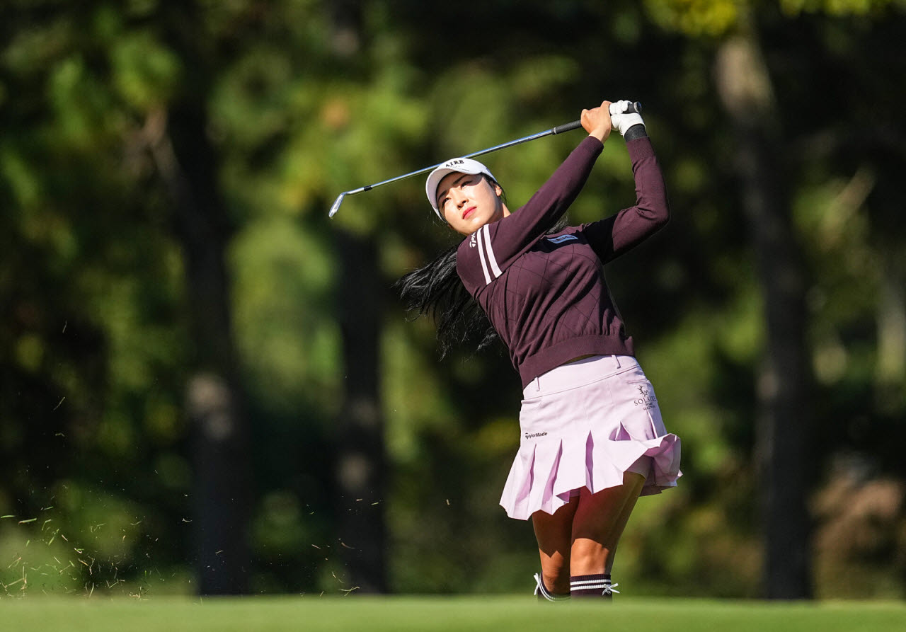 윤이나가 22일 전남 해남군의 파인비치 골프링크스에서 열린 LPGA 투어 BMW 레이디스 챔피언십 1라운드에서 플레이를 펼치고 있다.(사진=대회조직위 제공)
