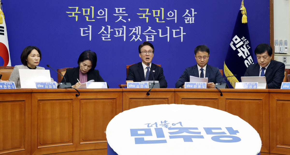 김민석 더불어민주당 대표가 21일 국회에서 열린 최고위원회의에서 발언하고 있다.(사진=연합뉴스)