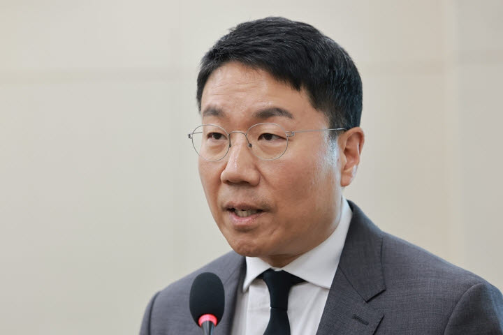 윤구 구글코리아 사장이 22일 국회 재정경제기획위원회 종합감사에 일반증인으로 출석해 재경위원 질의에 답하고 있다.(사진=연합뉴스)