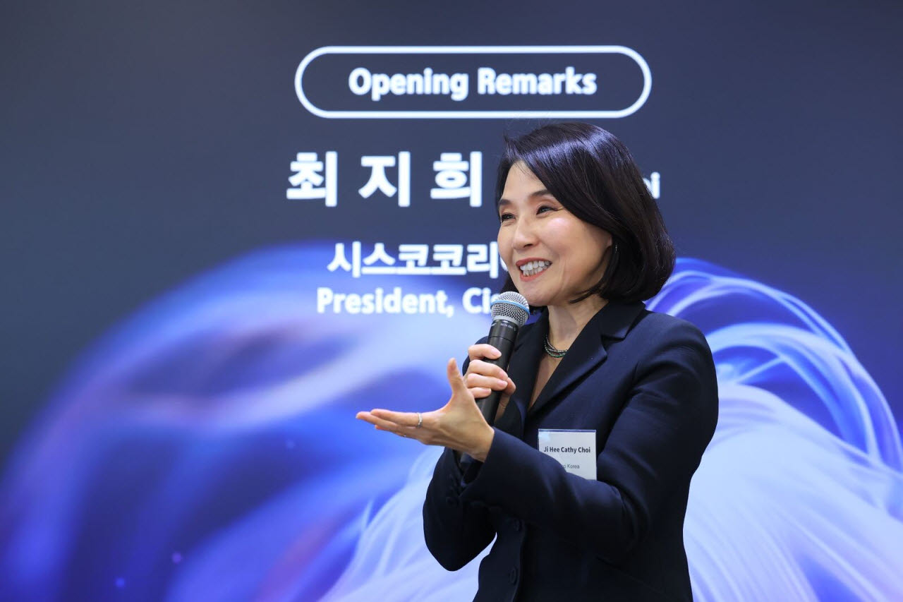 최지희 시스코코리아 대표가 지난 22일 서울 삼성동 시스코코리아 사무실에서 열린 노후 IT 시스템 관련 간담회에서 개회사를 하고 있다. (사진=암참)