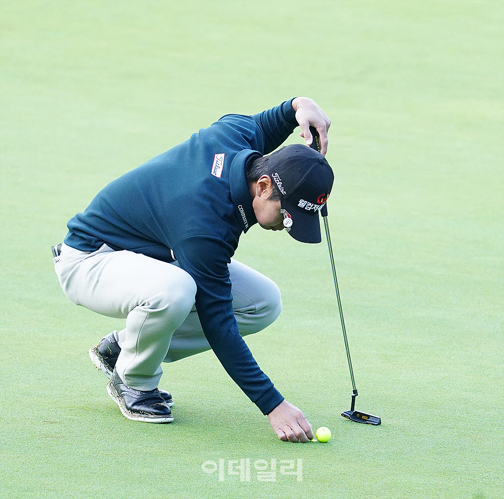[포토] 이형준, 신중하게 정렬