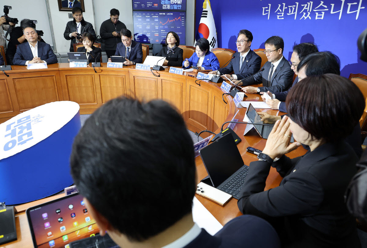 김민석 더불어민주당 대표가 23일 국회에서 열린 최고위원회의에서 발언하고 있다.(사진=연합뉴스)