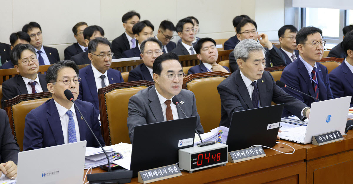 박홍근 기획예산처 장관이 23일 국회 재정경제기획위원회에서 열린 2026년도 종합 국정감사에 출석해 질의에 답하고 있다.(사진=연합뉴스)