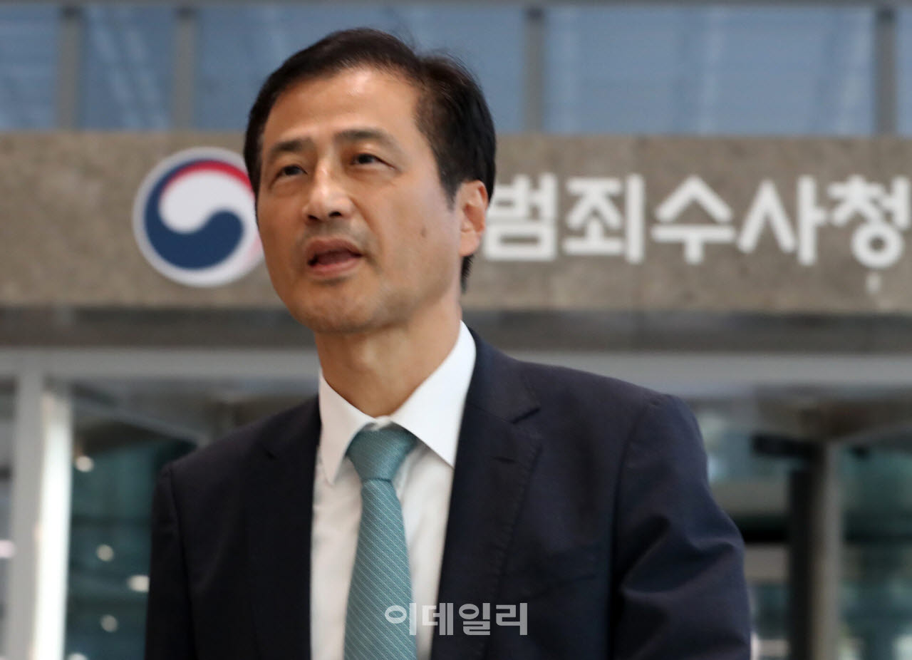 [포토] 중수청에 들어서는 이태한 특별검사