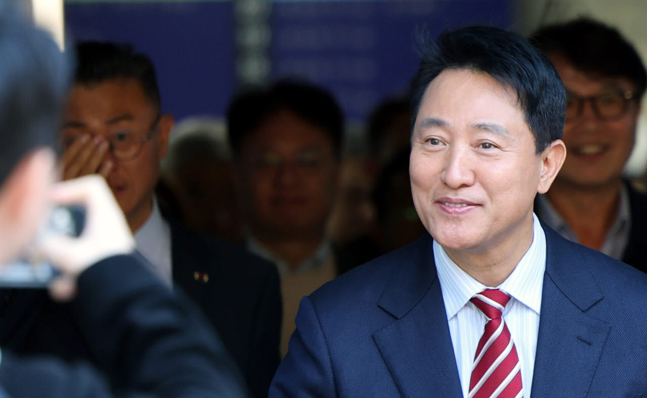 항소심 무죄, 웃으며 법원 나서는 오세훈 시장