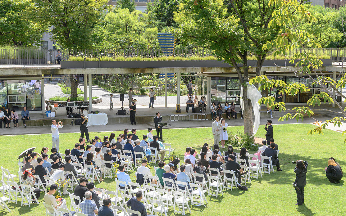 기사 이해를 돕기 위한 사진. 오목공원 정원결혼식. (사진=양천구)