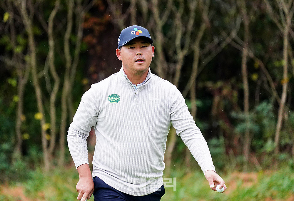 [포토] 김시우, 홀아웃하며 여유