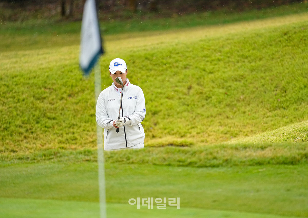 [포토]김민솔,벙커에서 집중한다