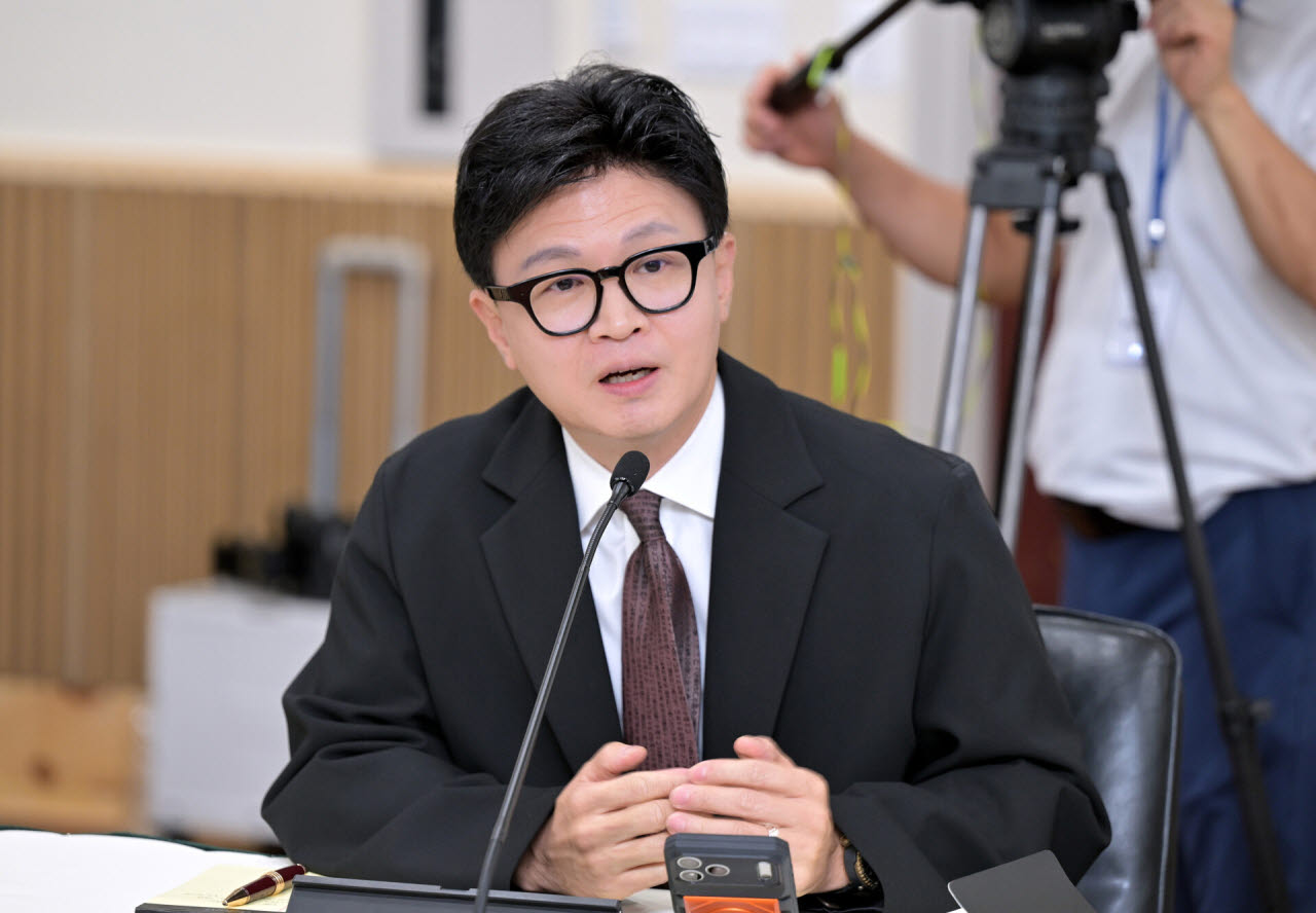 한동훈 무소속 의원이 12일(현지시간) 워싱턴DC 주미한국대사관에서 열린 국회 외교통일위원회 국정감사에서 질의하고 있다.(사진=연합뉴스)