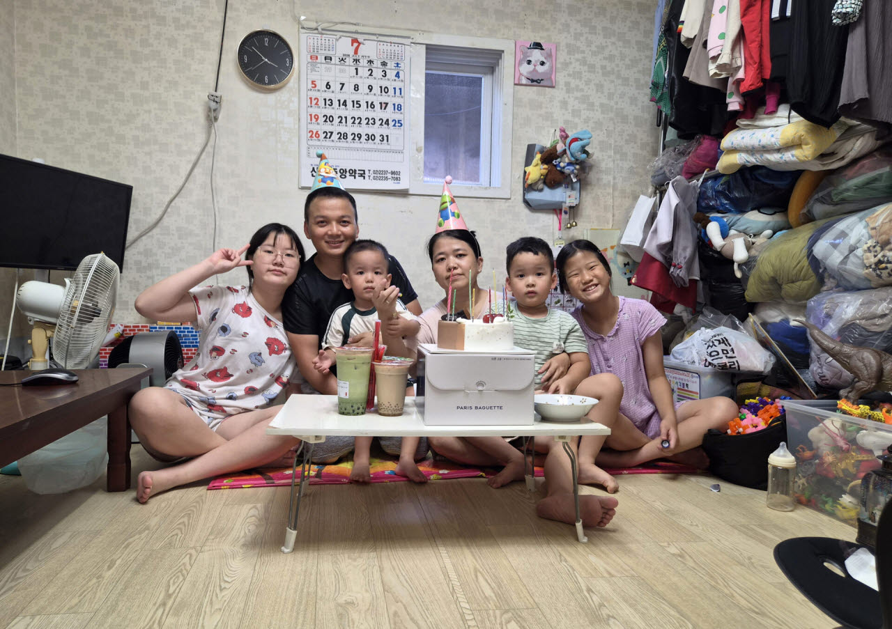 '출산가정 행복 한 컷 사진 공모전' 최우수상 수상작 ‘생일 축하’