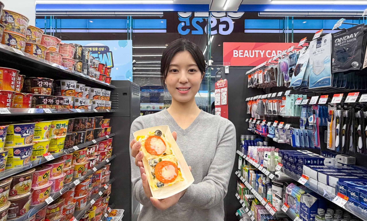 GS25가 다음달부터 전국 점포에서 판매하는 '설빙 피자설기'. (사진=GS리테일)