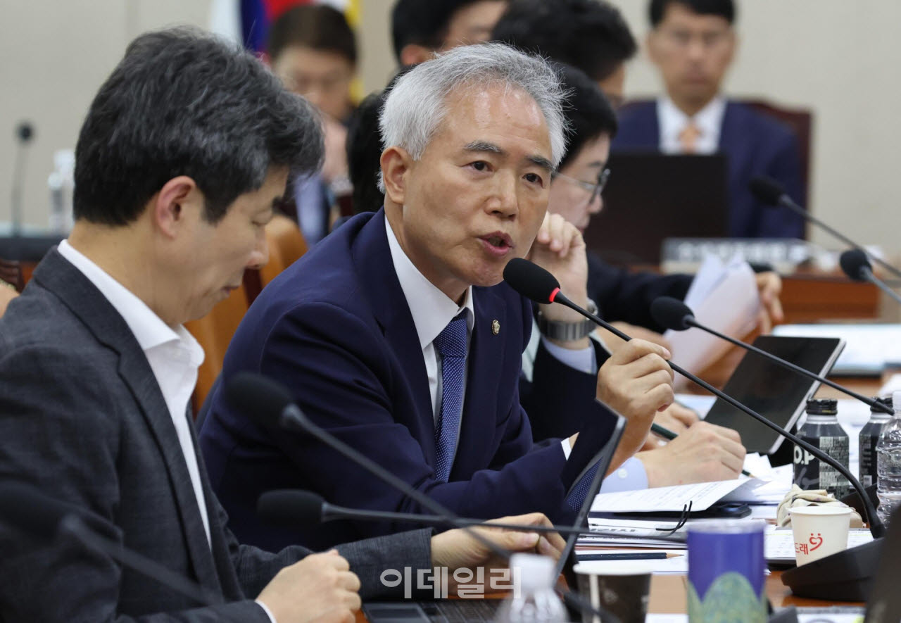 [포토]행안위 국정감사, '질의하는 양부남 의원'