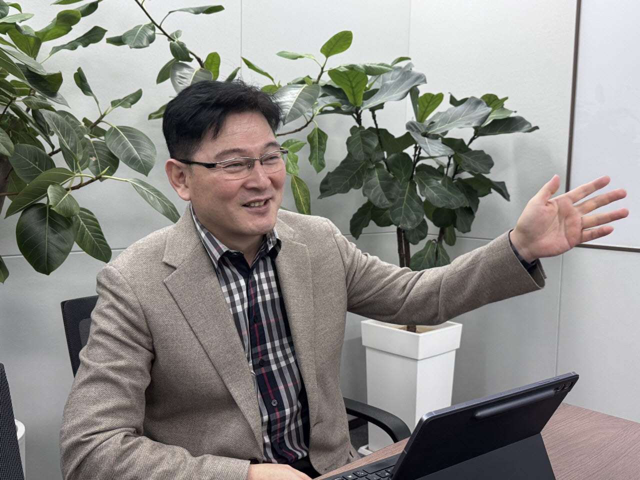 표영대 키움증권 연금플랫폼본부장은 26일 서울 여의도 본사에서 이데일리와 인터뷰를 하고 있다. (사진=키움증권)