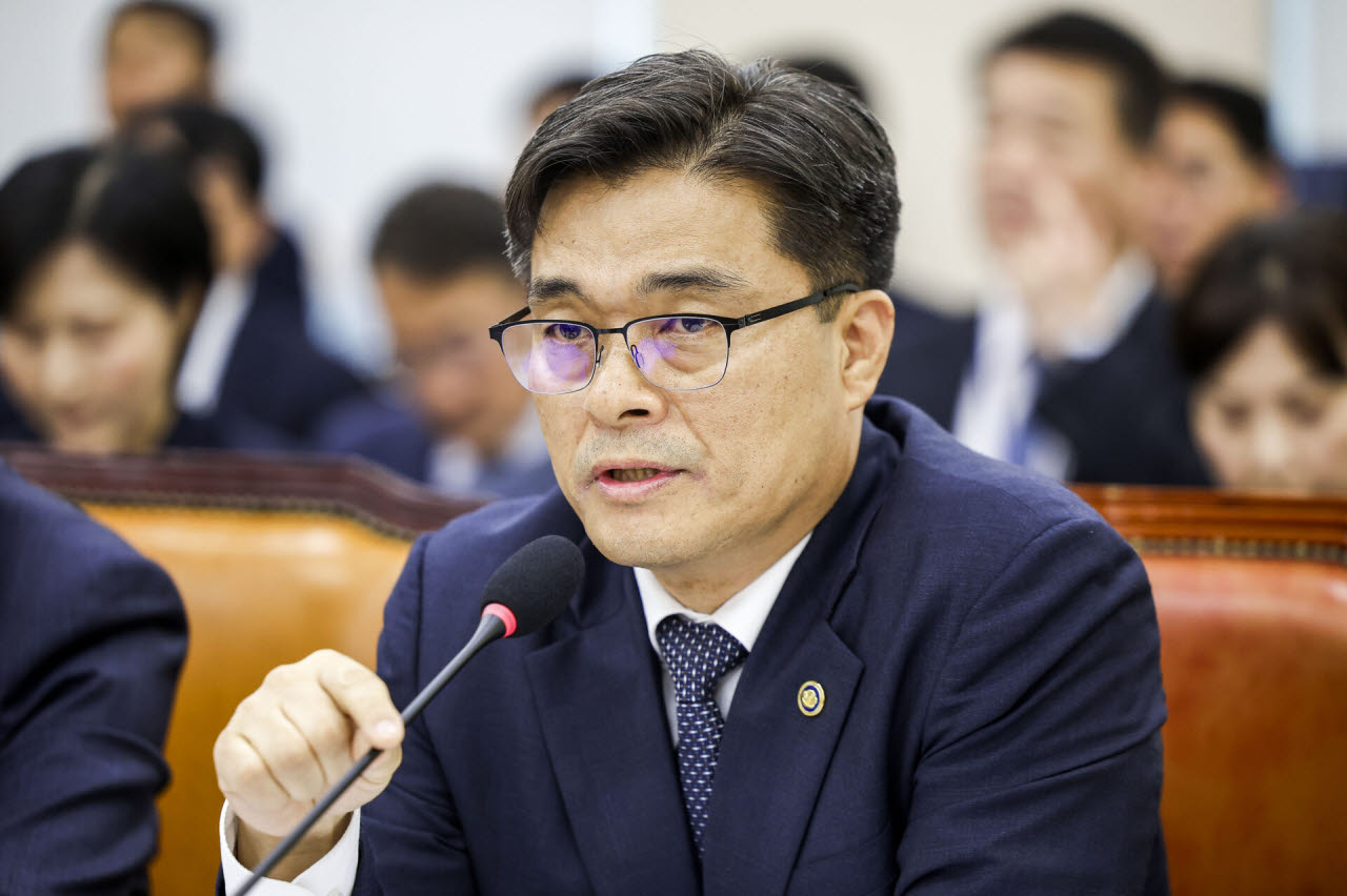 26일 국회 행정안전위원회 종합국정감사에서 질문에 답하는 최용철 소방청장.(사진=뉴시스)