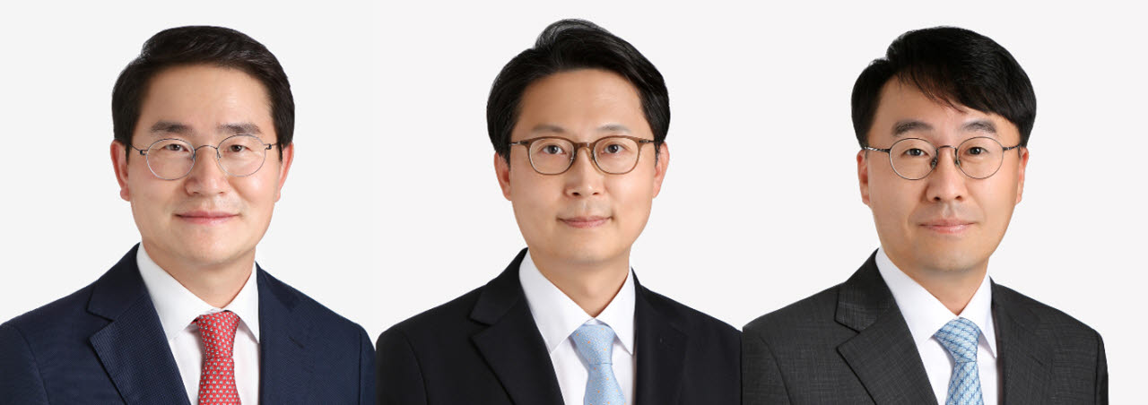 (좌측부터) 이명수 대표변호사, 강영호 경영전담변호사, 시진국 경영전담변호사. (사진=법무법인 화우)