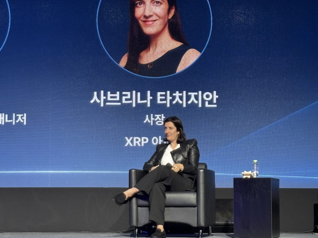 타치지안 XRP아시아 대표가 3일 그랜드하얏트에서 열린 'XRP서울 2026'에서 대담하고 있다. (사진= 정윤영 기자)