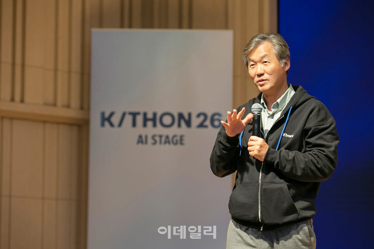 [포토]인사말하는 최우형 케이뱅크 은행장