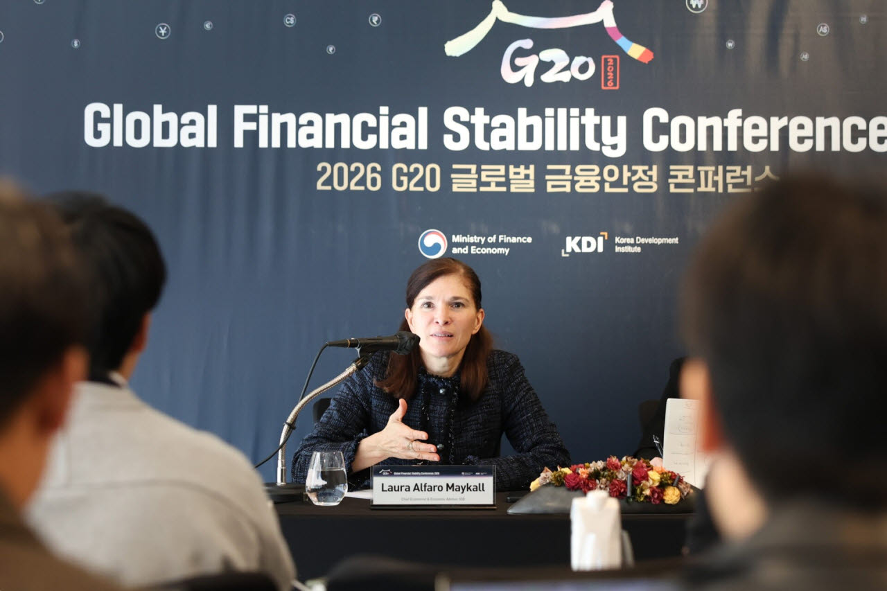 로라 알파로 미주개발은행(IDB) 수석 이코노미스트 겸 정책자문관이 27일 서울 중구 포시즌스 호텔 서울에서 열린 기자회견에서 발언하고 있다.(사진=한국개발연구원)