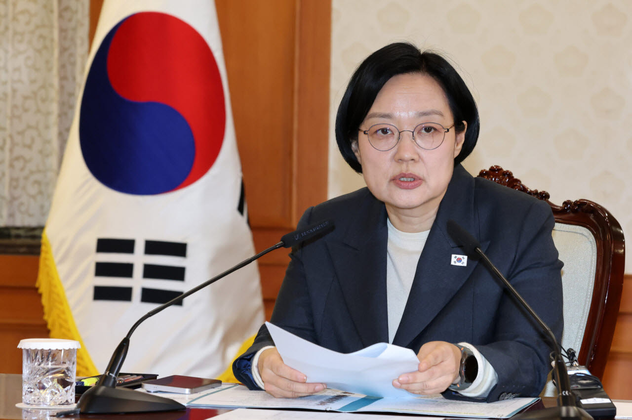 [이데일리 방인권 기자] 한성숙 국무총리가 27일 서울 종로구 정부서울청사에서 열린 '범부처 주택 신속공급 점검회의'에서 모두발언을 하고 있다.