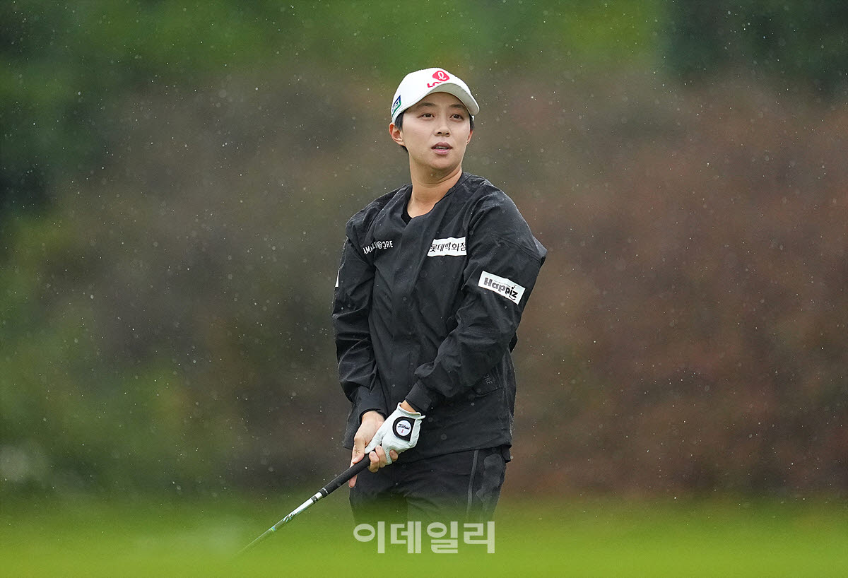 [포토]김효주,타구 방향을 확인한다