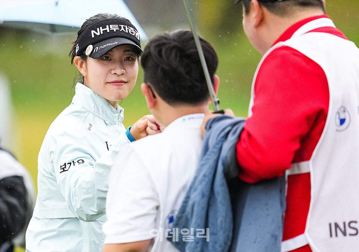[포토]박민지,어린이 팬에게 버디 파이팅