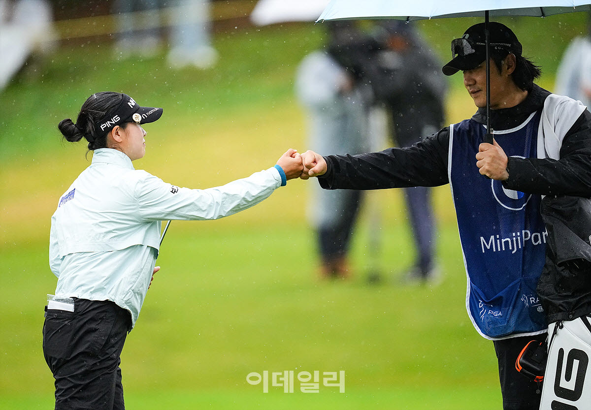 [포토]박민지,버디 성공으로 추격 시작