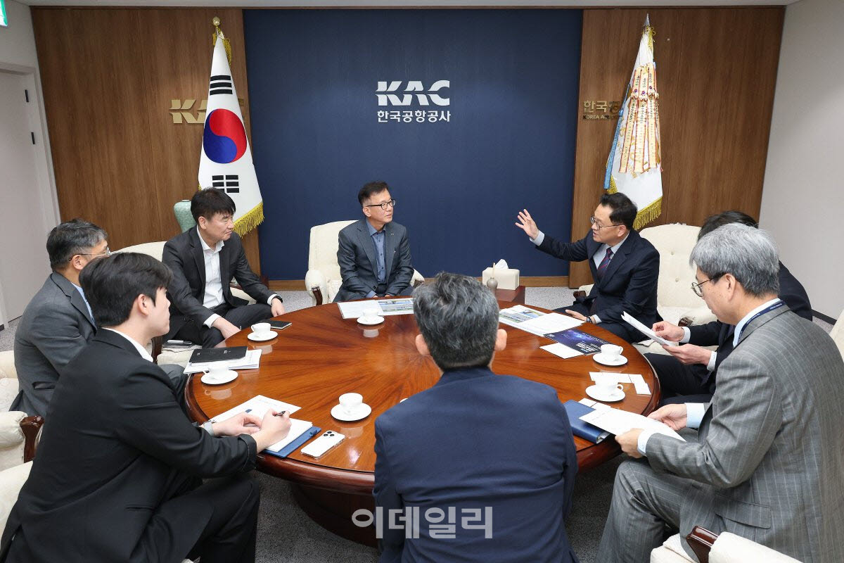 [포토]민경선 고양시장, 한국공항공사와 관광분야 UAM 활용방안 모색